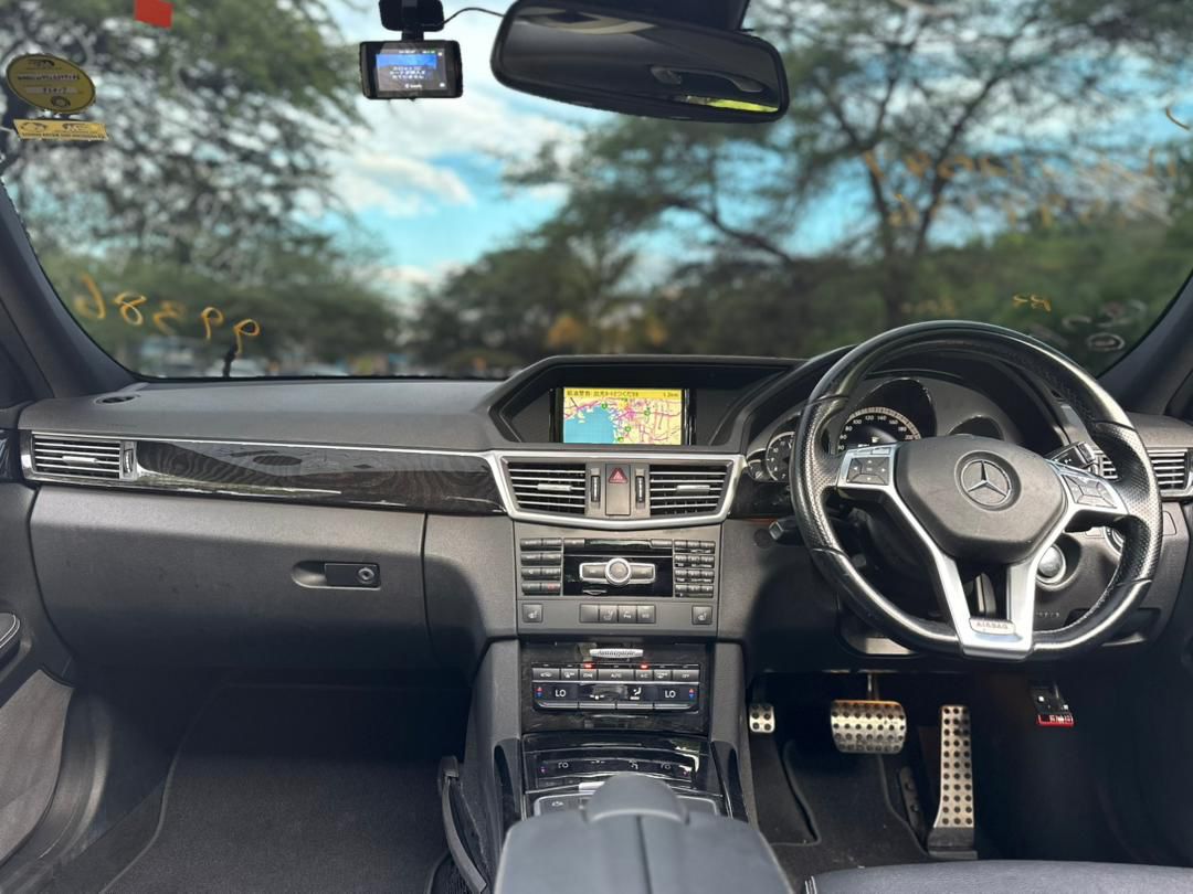 MERCEDES BENZ E-CLASS thumbnail 4